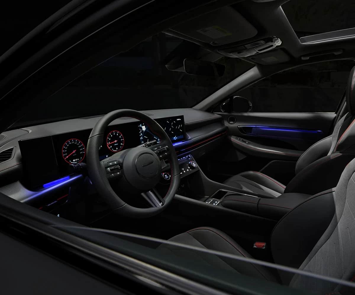 Intérieur de la Hyundai SONATA — double écran et commandes intuitives