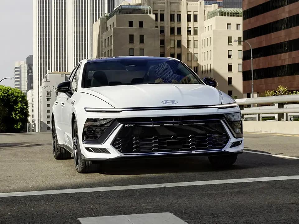 Hyundai SONATA — berline intermédiaire au design audacieux