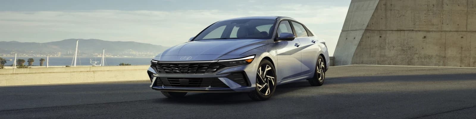 Hyundai ELANTRA 2026 — berline compacte, profil urbain