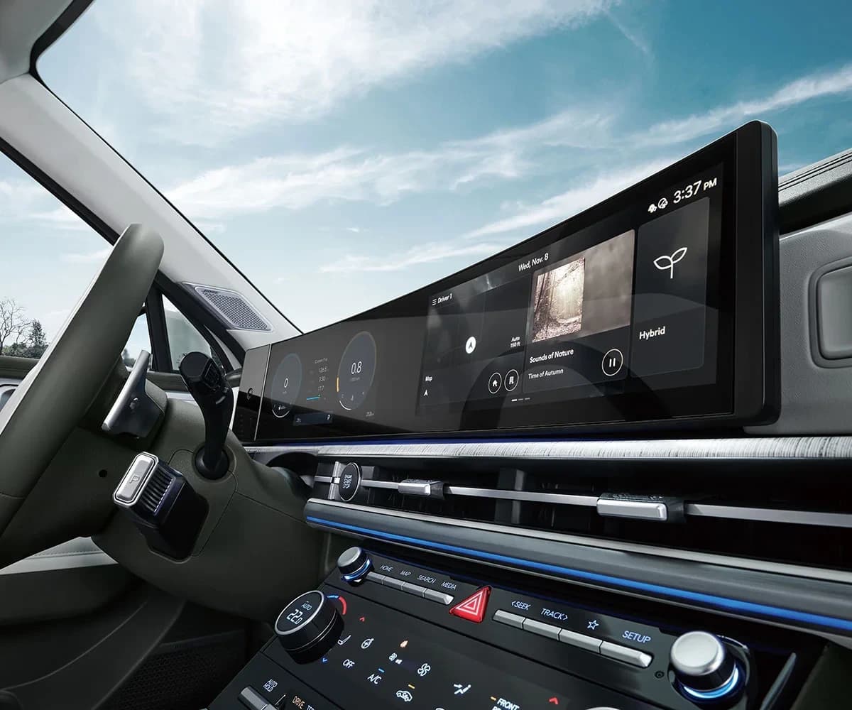 Intérieur du Hyundai SANTA FE — double écran et commandes intuitives
