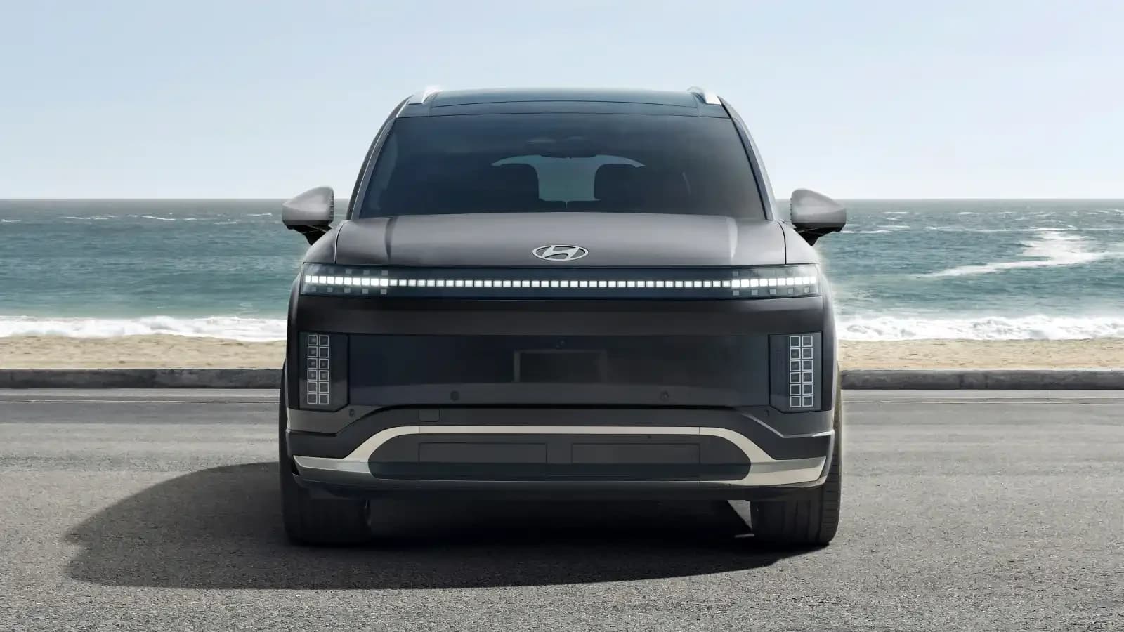 Hyundai IONIQ 9 sur route — VUS électrique à trois rangées