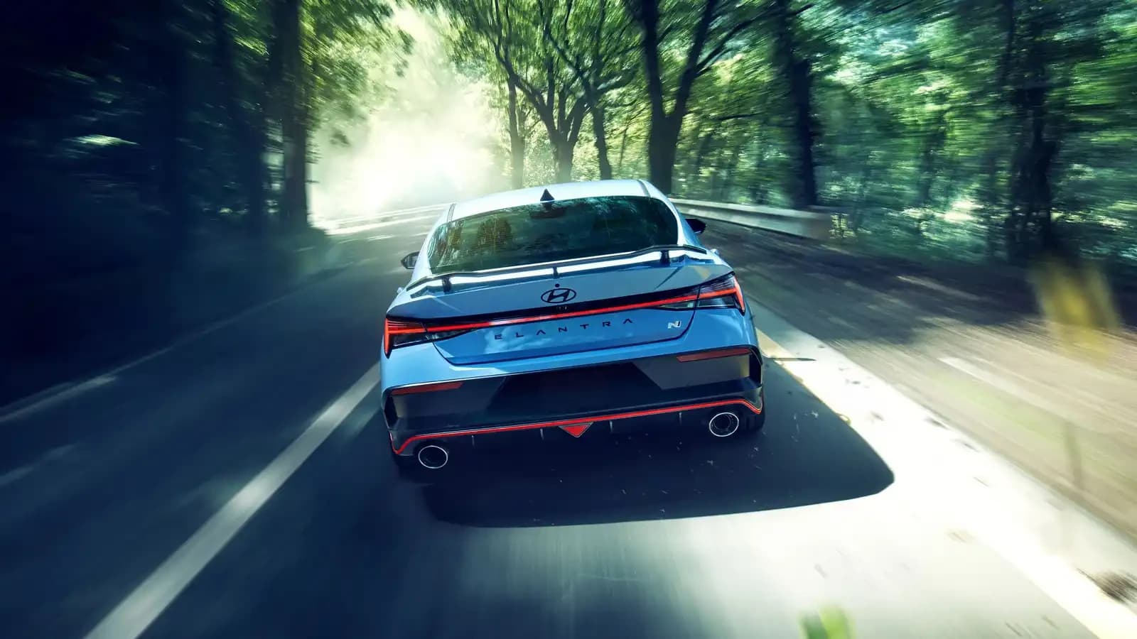 Vue extérieure de la Hyundai ELANTRA N 2026 — profil dynamique