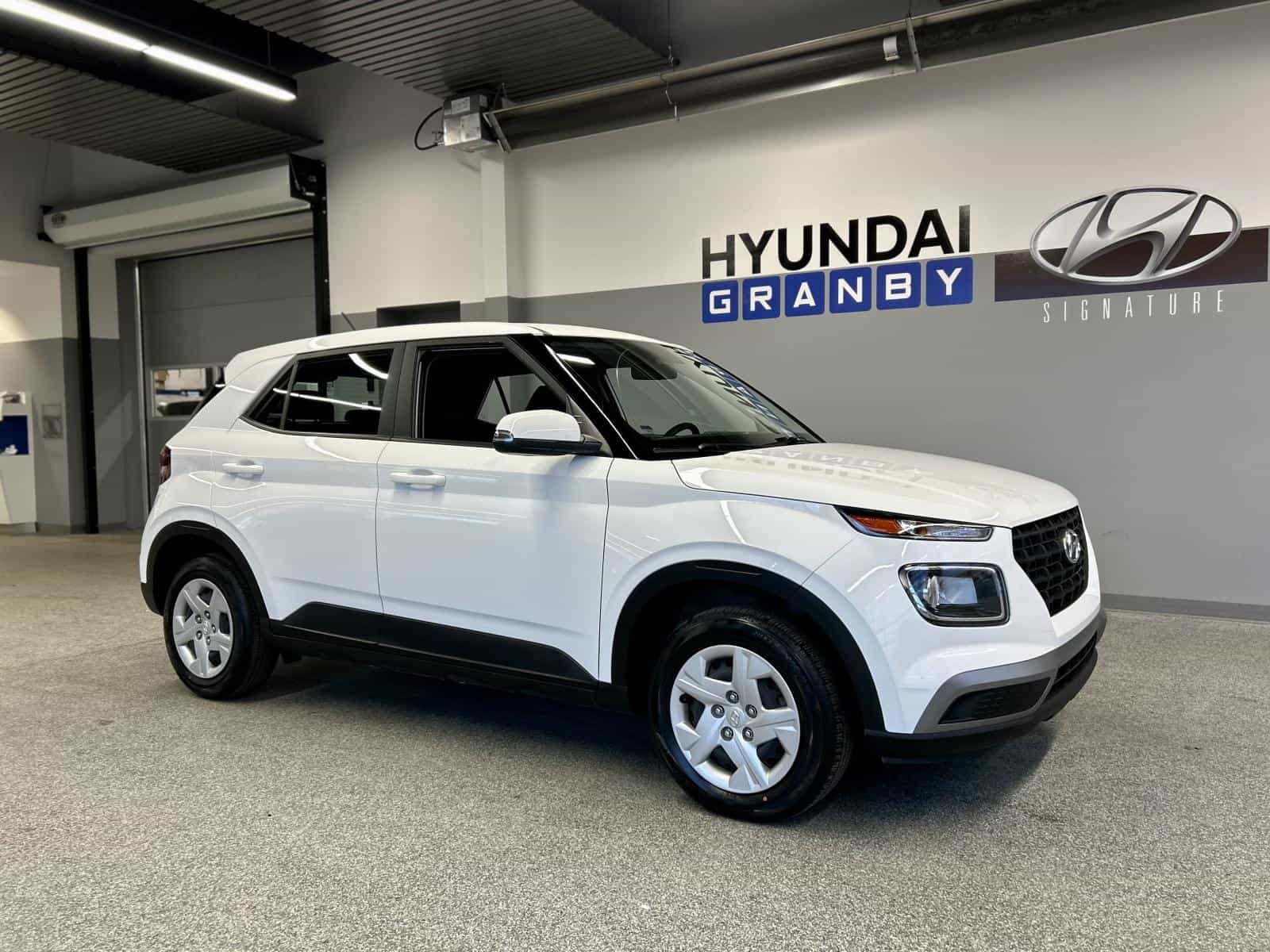 Image 1 Hyundai Venue Essential 2024
