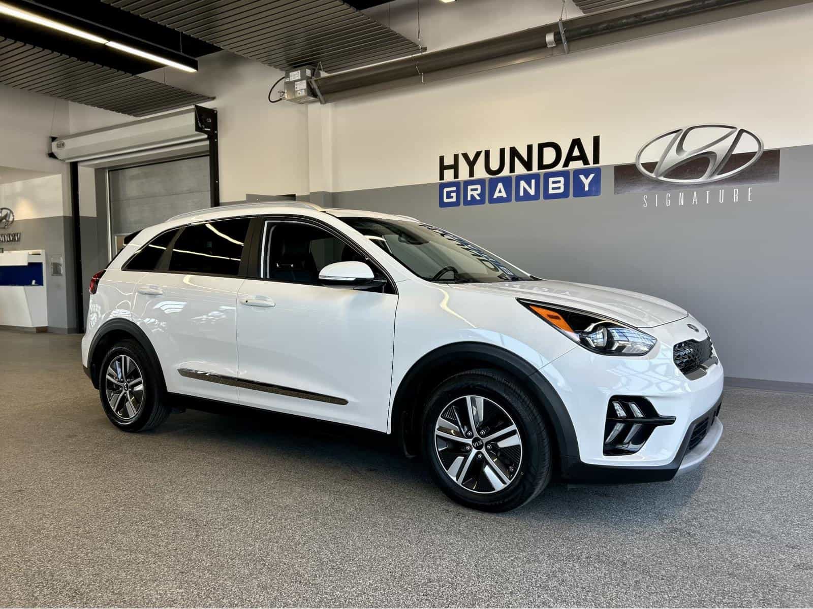 2020 Kia Niro EX Premium Plug-In - Image 1