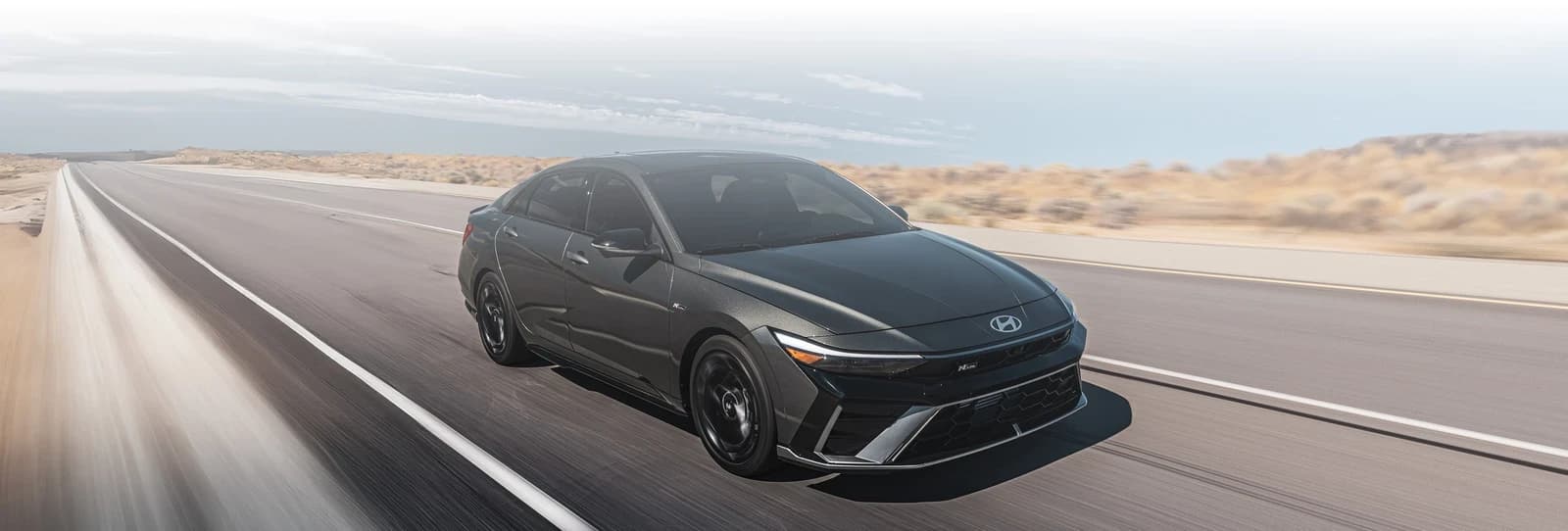 Hyundai ELANTRA 2026 en ville — technologies d’assistance active